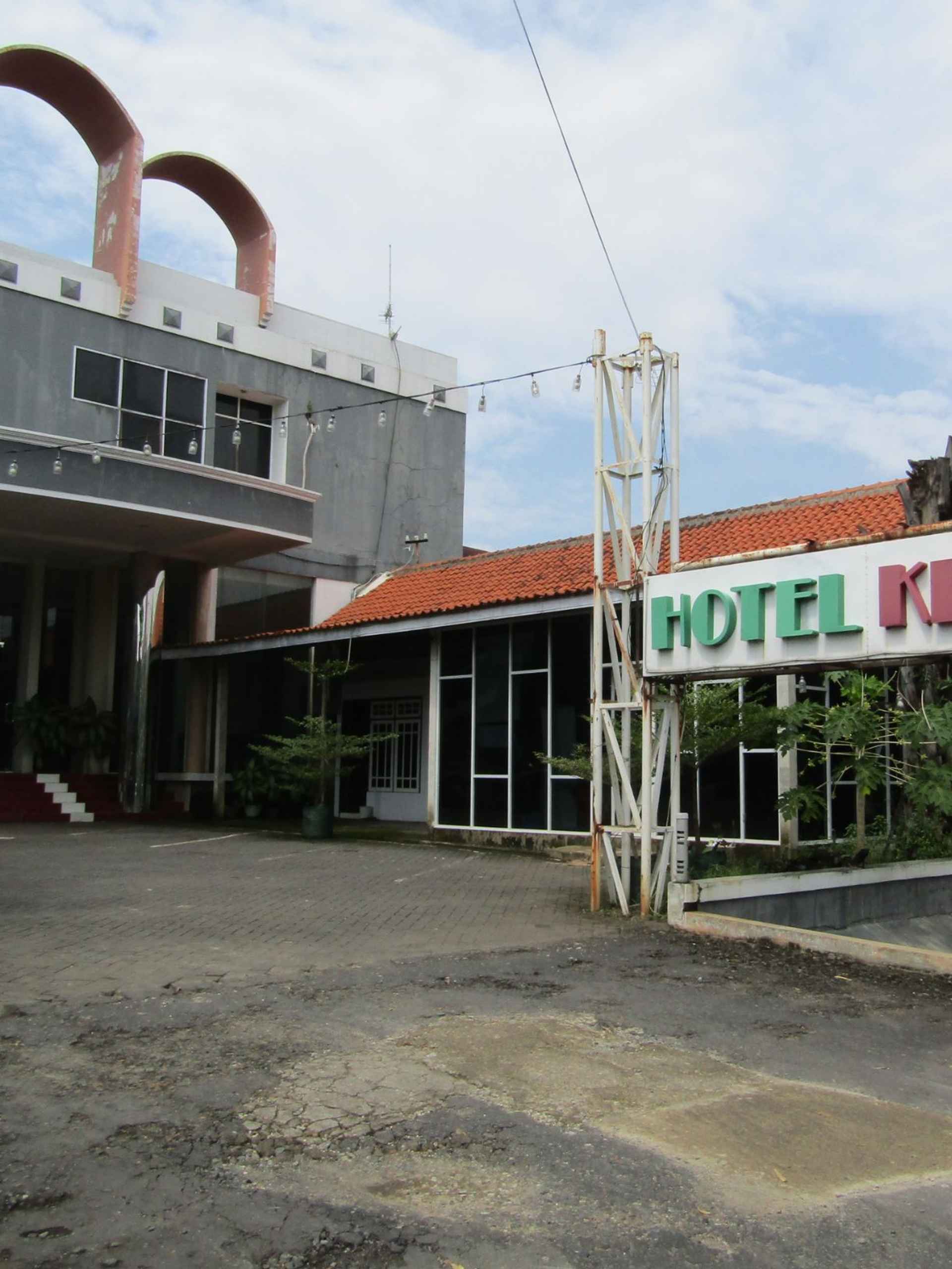 Bangunan Hotel Kencana Jaya Jepara