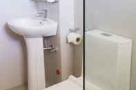 Toilet Kamar Sheridan Boutique Hotel