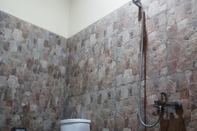 Toilet Kamar Doeloerkoe Homestay 