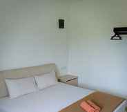 Bedroom 5 Peach Hill Hotel 2