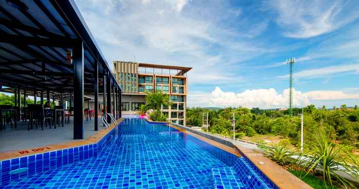 สระว่ายน้ำ Phu Dahla Residences