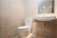 Toilet Kamar Apartemen Menteng Park by Aparian