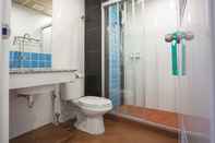 Toilet Kamar Viva Residence Hotel