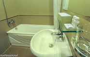 Toilet Kamar 3 Hue Nino Hotel 