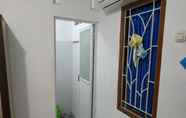 In-room Bathroom 5 Indekost Syariah Cikost Serang