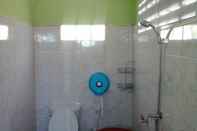 Toilet Kamar Lucky Bungalow Koh Mook