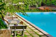 Swimming Pool Azura Resort 