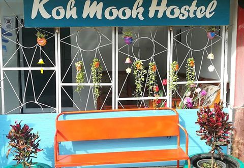Exterior Koh Mook Hostel