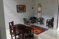 Ruang untuk Umum Full House 1 Bedroom at Fam's Homestay