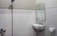 Toilet Kamar 5 De Nanggela'z Guest House Syari'ah