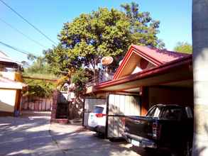 Bangunan 4 Woods Way Inn