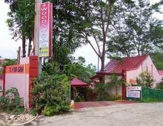 Bangunan 2 Woods Way Inn