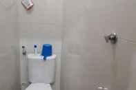 Toilet Kamar RumahUti Family Homestay