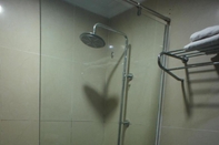 In-room Bathroom Tyng Garden Hotel Sandakan 