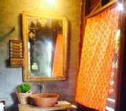 In-room Bathroom 6 Basar Guest House 