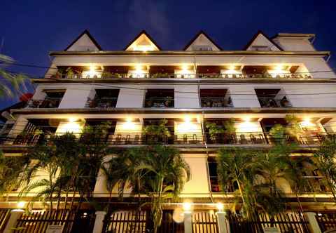 Exterior Golden Palms Residence