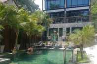 Kolam Renang 15 Palms Beach Resort