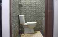 Toilet Kamar 6 Ketapang Guesthouse