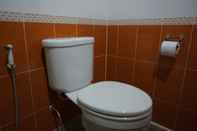 Toilet Kamar The Loom Resort 