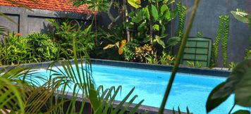 Kolam Renang 2 Front One Inn Kediri