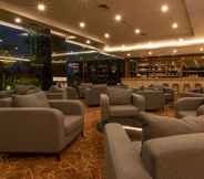 Bar, Cafe and Lounge 5  Avenzel Hotel and Convention Cibubur