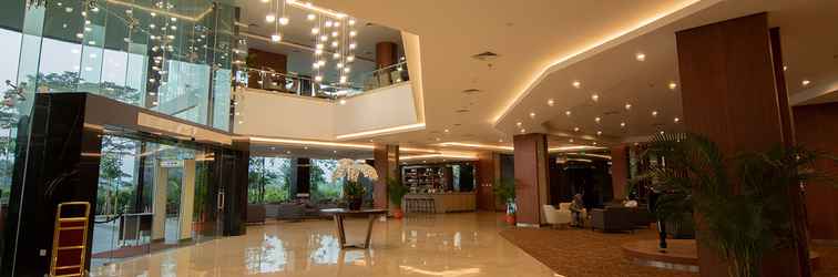 Lobi  Avenzel Hotel and Convention Cibubur