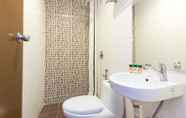 In-room Bathroom 4 Damansara Inn