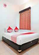 BEDROOM Super OYO 122 Oekude Kost