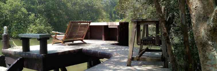 Lobby Fisherman's Huts