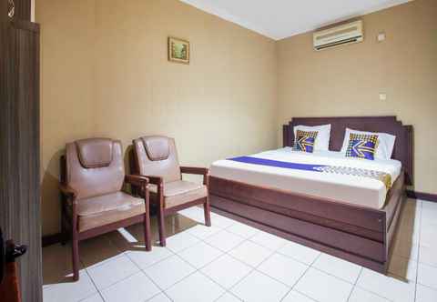 Bedroom SPOT ON 3858 Elsana Transit Hotel