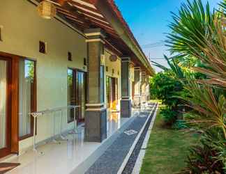 Sảnh chờ 2 Lilis Cempaka Mas Guesthouse