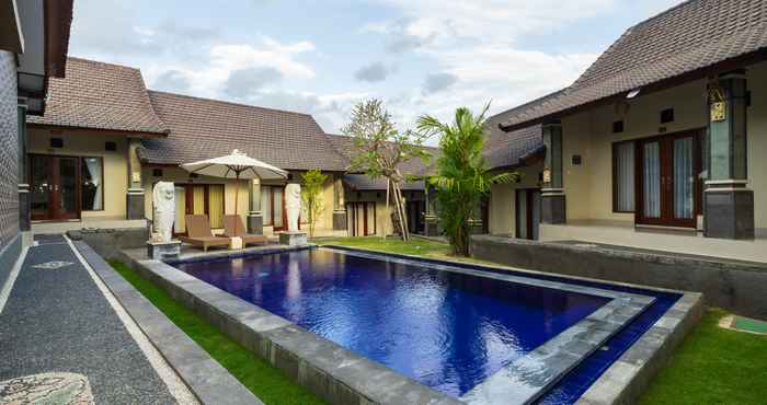 Swimming Pool Lilis Cempaka Mas Guesthouse