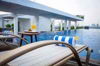 Swimming Pool Azana Suite Hotel Antasari