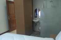 In-room Bathroom Budget Room at Tembalang Wisma Mirza Syariah