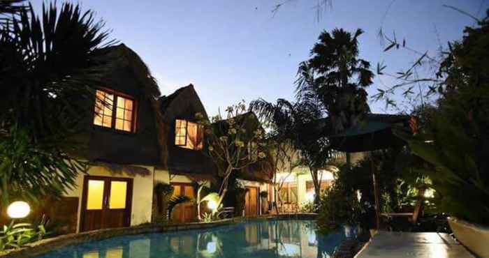 สระว่ายน้ำ Bintang Bungalow Sanur