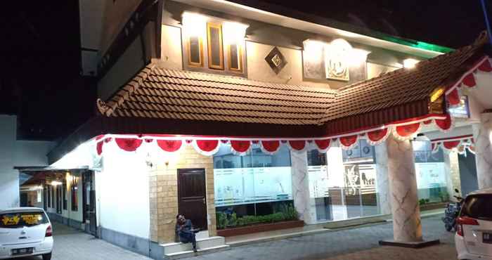 Exterior Kencana Dewi Hotel