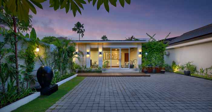 Bangunan The Daha Luxury Villa