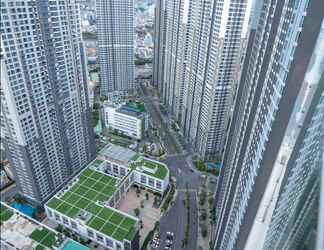 Bên ngoài 2 Celine Home - Vinhomes Central Park