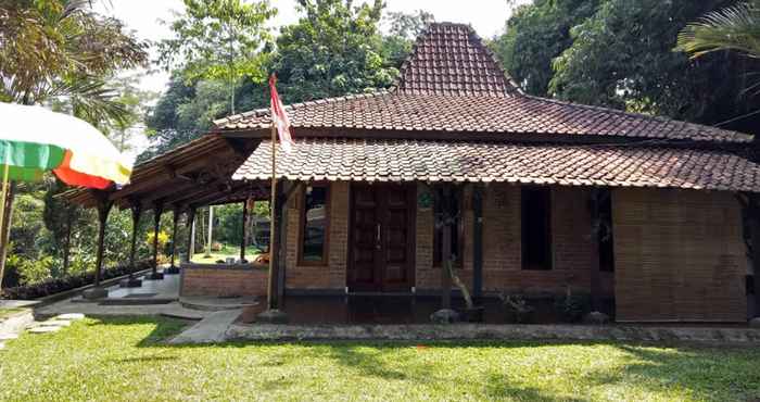 Luar Bangunan Villa Petir Bogor