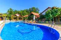 Swimming Pool Huu Le Garden Resort