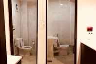 In-room Bathroom Atlantis Pods @ Chinatown
