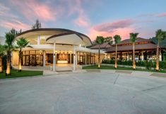 Lobi 4 The Leaf Oceanside Resort