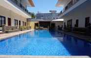 Swimming Pool 2 Go Hotel Maumere