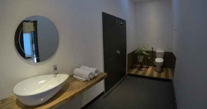 Toilet Kamar Daksina Villa 2 Bedrooms