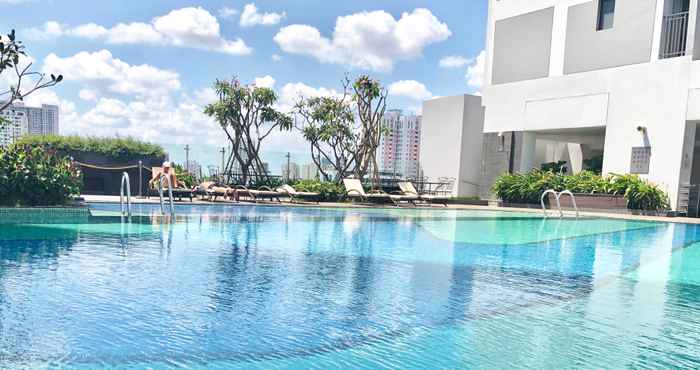 Swimming Pool Saigon Apartment - River Gate Residence