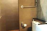 Toilet Kamar Room 2 U 