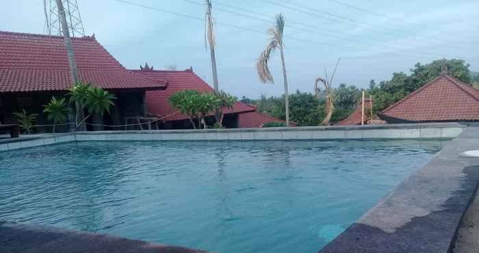 Swimming Pool Eliska Sari Bungalows