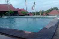 Swimming Pool Eliska Sari Bungalows