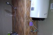 In-room Bathroom Pleasant Rooms @ Jarrdin Apartment Cihampelas