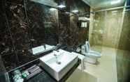 Toilet Kamar 5 Ha Long Trendy Hotel